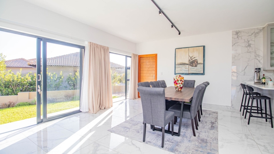 5 Bedroom Property for Sale in The Hill Western Cape